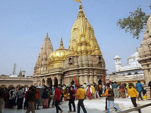 Shri Kashi Vishwanath Temple, photograph 1