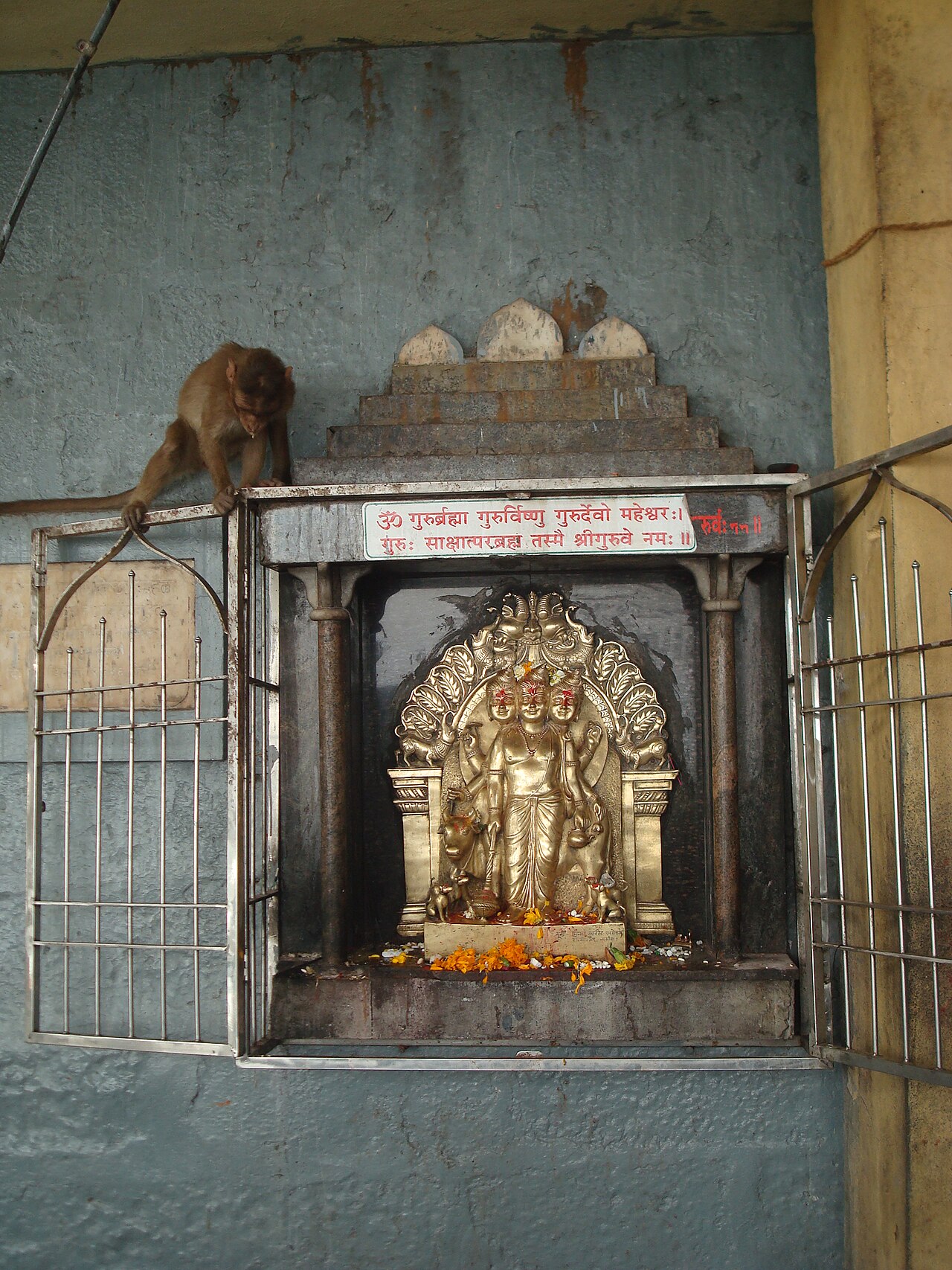Dattatreya image on the pilgrim path To Maa Saptashrungi