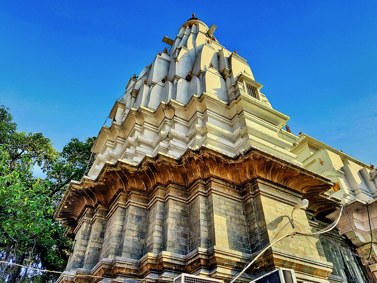 Shrines within the complex where pilgrims offer prayers To Maa Vajreshwari