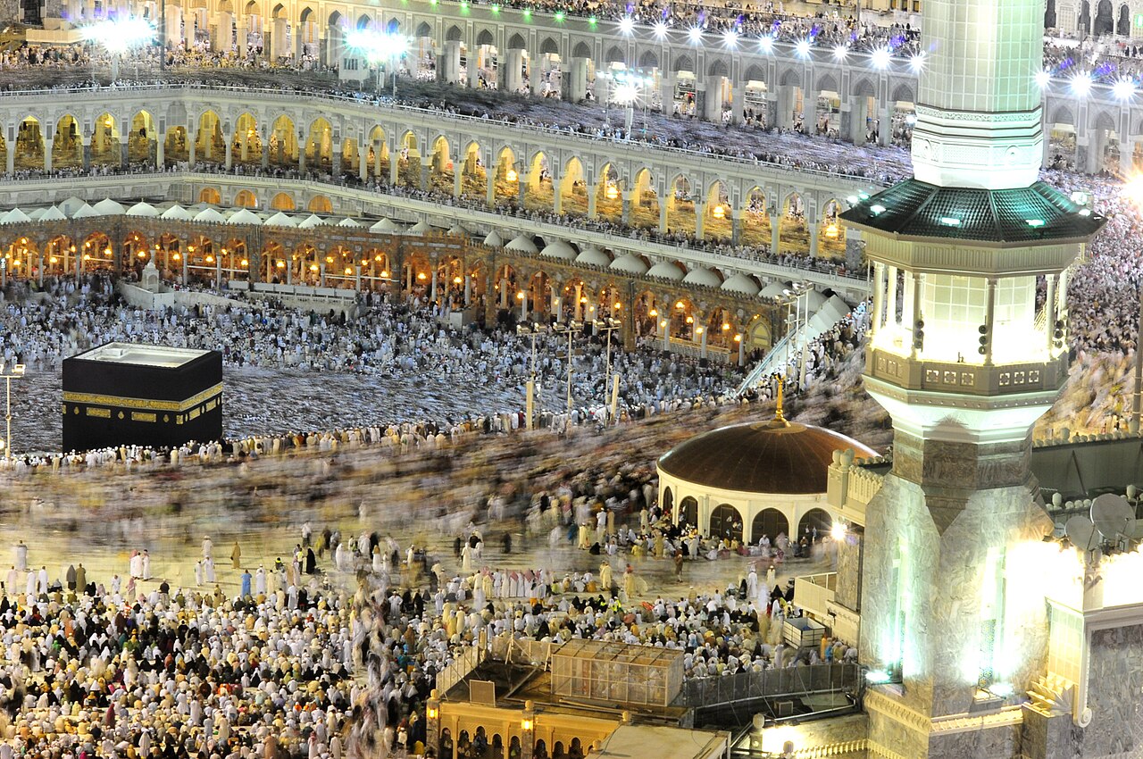 Pilgrims performing the farewell tawaf around the Kaaba at the close of Hajj