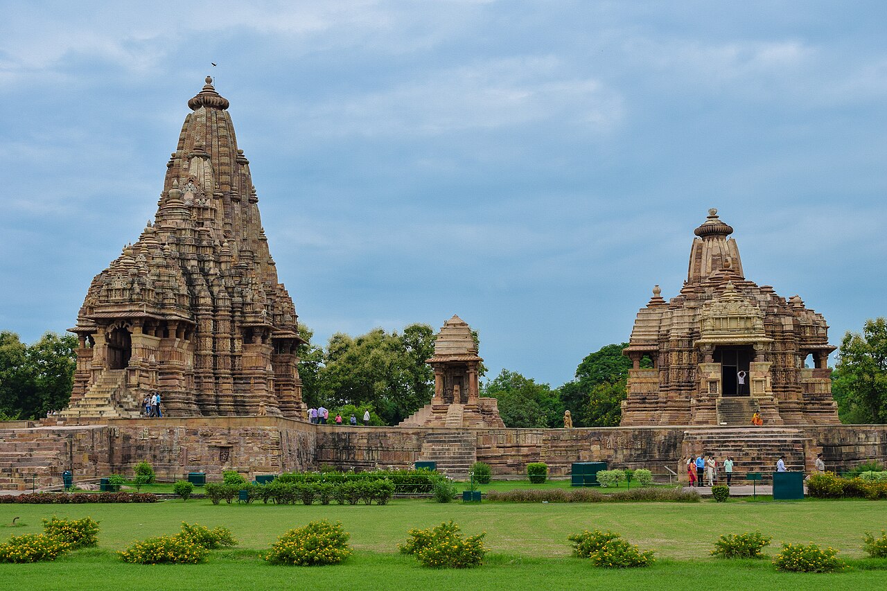 Kandariya Mahadeva temple and the Devi Jagadambi temple standing together in the western group at Khajuraho