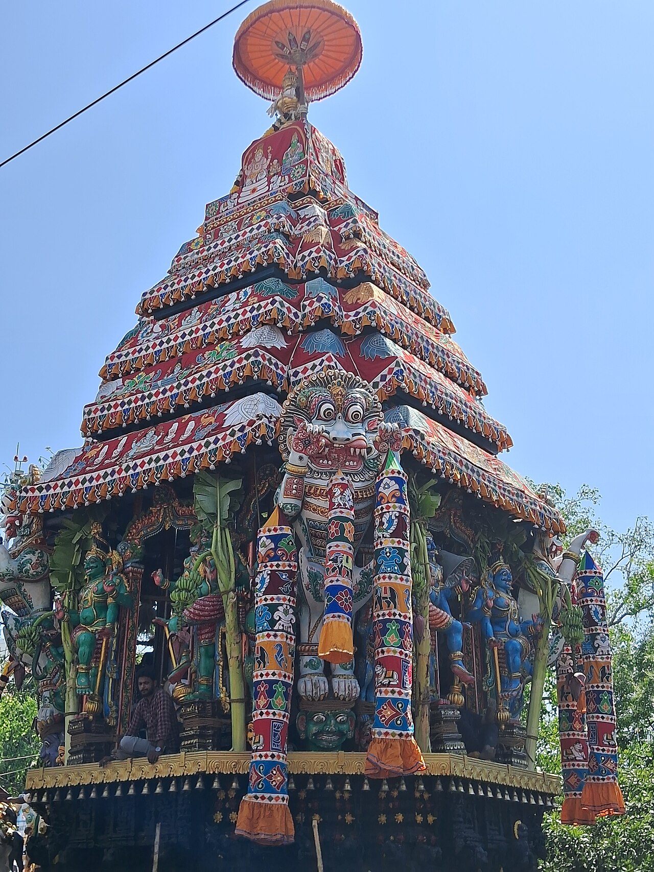The great wooden chariot of Lord Kapaleeswarar drawn through the Mada streets during the Panguni festival